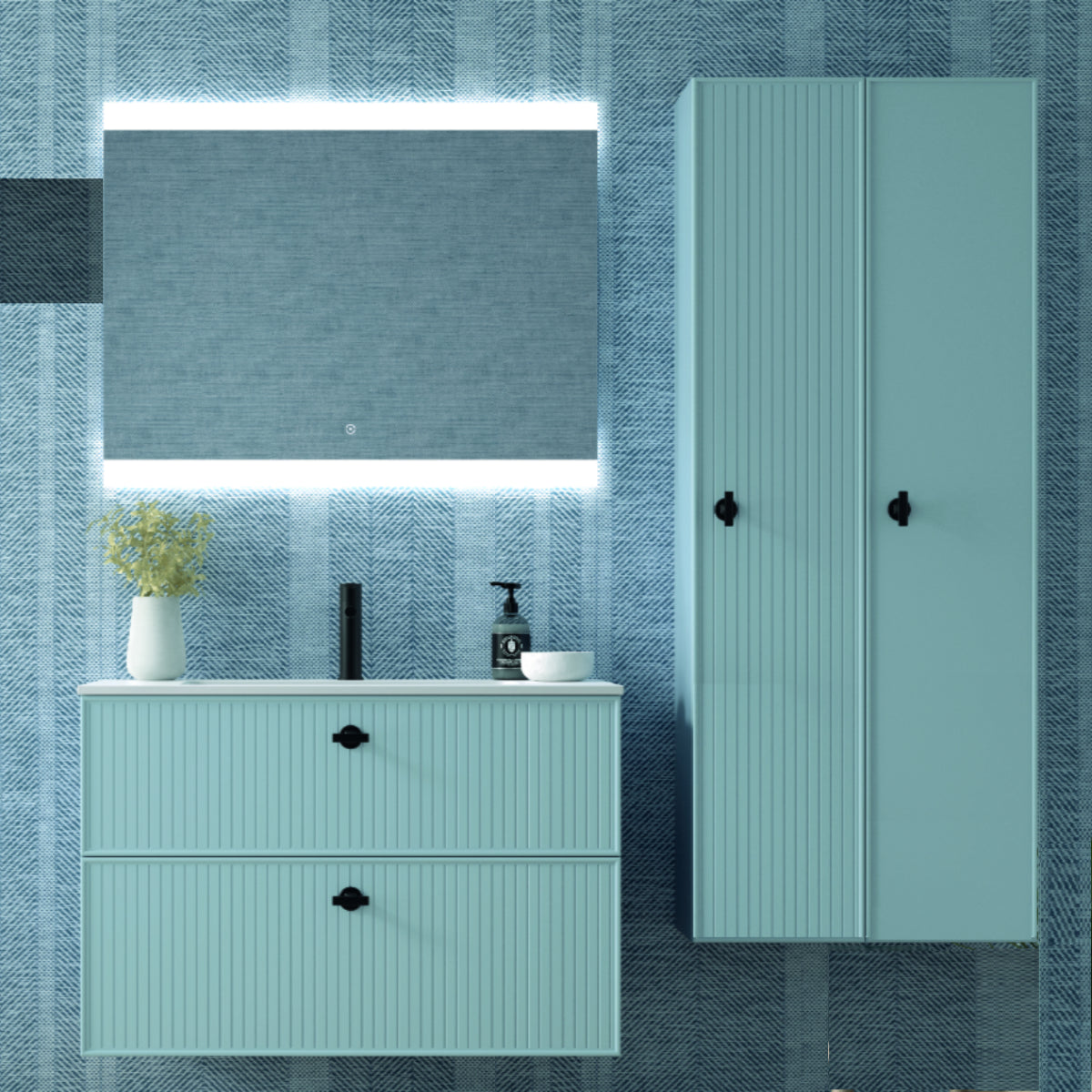 Mueble columna colección Blanca con puertas acabados rayado y liso color azul claro Avila Dos Errefe Home