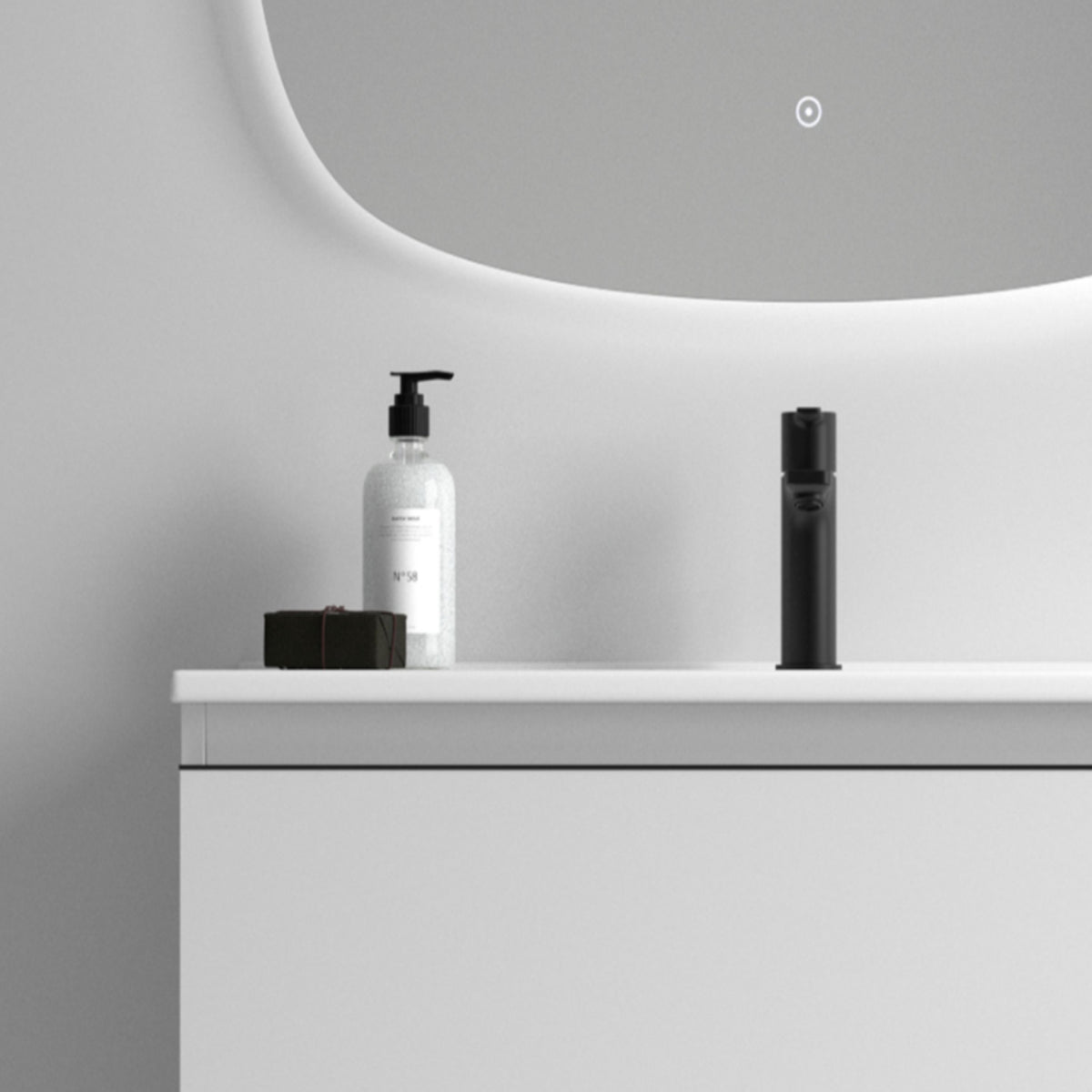 detalle-tirador-inclinado-perfil-aluminio-color negro-coleccion-carmen-lavabo-integrado.webp