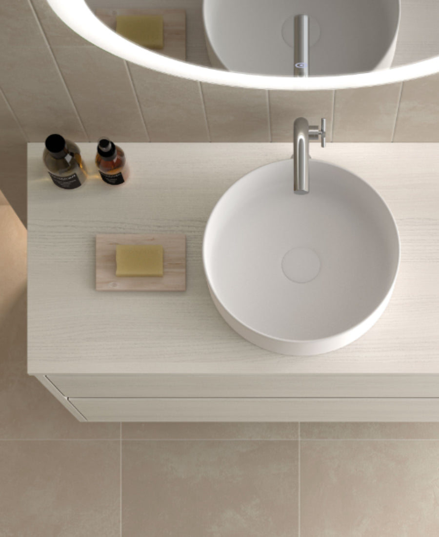 Detalle mueble-de baño-color-blanco-3-coleccion-carmen-lavabo circular-sobre-encimera-1-seno-2-cajones-suspendidos.webp