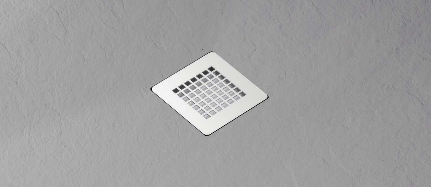 Textura - acabado platos de ducha premium de resina, Gel Coat, modelo Ibiza Plus color mist - grsi cemento. Becrisa. Antideslizantes antibacteriano. Errefe Home